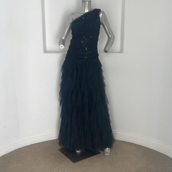 Tadashi Shoji One Shoulder Sequin Mesh Tiered Black Gown Size 6 - Picture 12 of 15